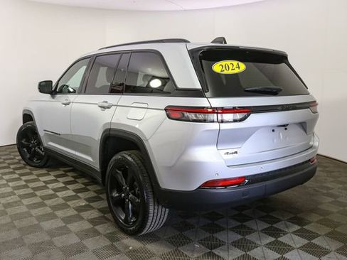 Used 2024 Jeep Grand Cherokee Altitude AWD/4WD image 8