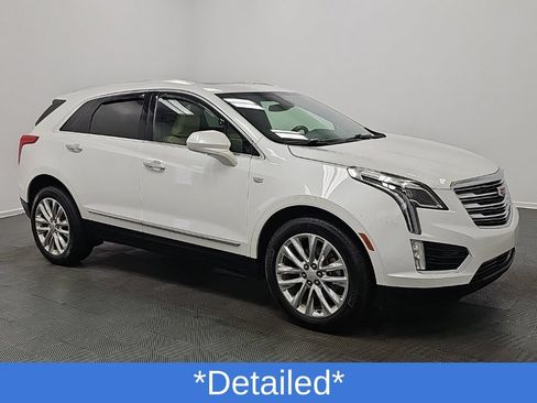 Used 2019 Cadillac XT5 Premium Luxury FWD image 2