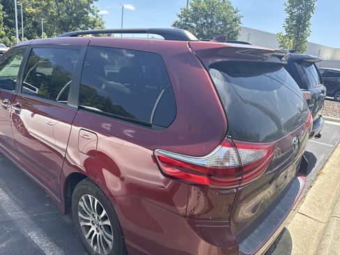 Used 2020 Toyota Sienna XLE Premium FWD image 9