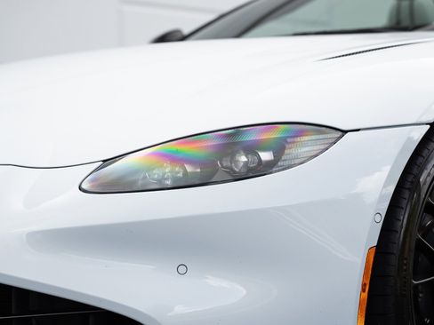 Used 2023 Aston Martin V8 Vantage V8 image 27