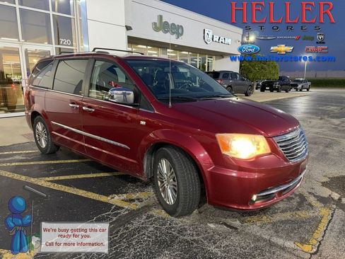 Used 2014 Chrysler Town & Country Touring-L FWD image 1