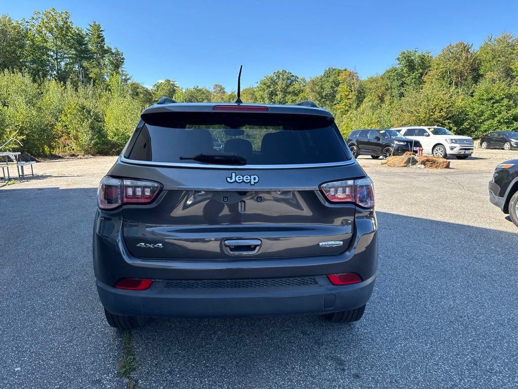 Used 2018 Jeep Compass Latitude w/ Cold Weather Group AWD/4WD image 4