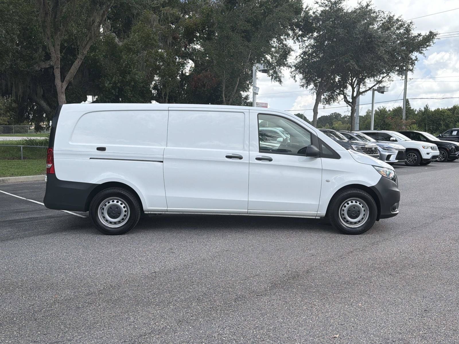 Used 2023 Mercedes-Benz Metris image 2