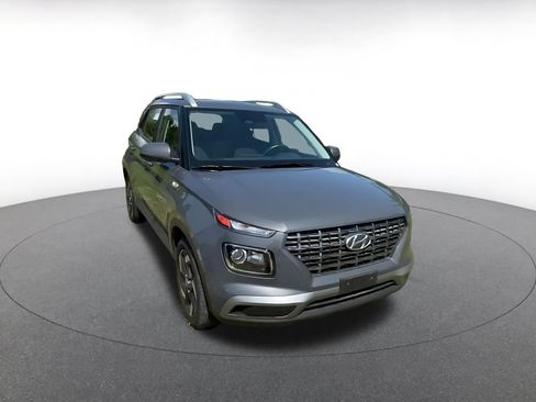 Used 2025 Hyundai Venue SEL FWD image 3