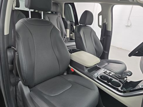 Used 2024 Kia Carnival SX Prestige image 10