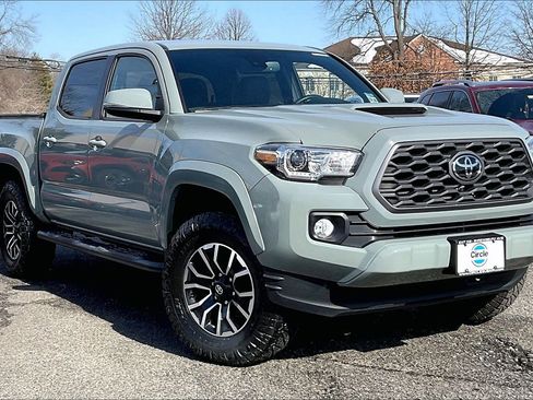 Used 2022 Toyota Tacoma TRD Sport w/ TRD Premium Sport Package image 2