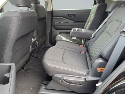 Used 2025 Nissan Pathfinder SV image 25