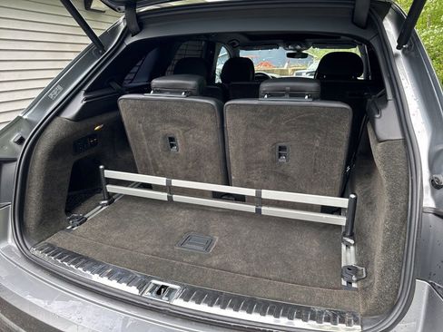 Used 2018 Bentley Bentayga Activity image 48