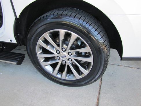 Used 2018 Ford Expedition Max Limited w/ Equipment Group 301A RWD image 38