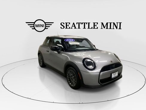 Used 2025 MINI Cooper 2-Door Hardtop FWD image 2