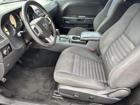Used 2013 Dodge Challenger SXT image 6