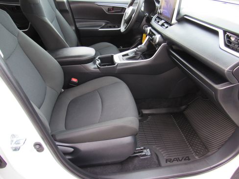 Used 2025 Toyota RAV4 LE image 28