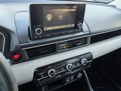 Used 2023 Honda Pilot LX image 17