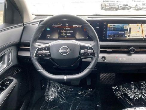 Used 2023 Nissan Ariya AWD image 5