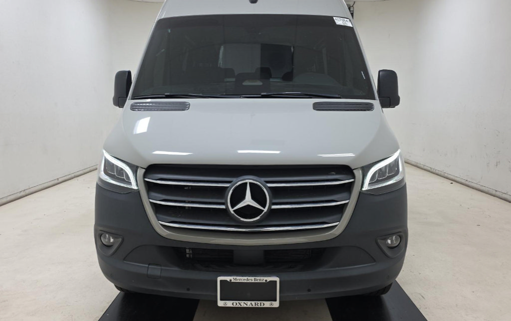 Used 2025 Mercedes-Benz Sprinter 2500 image 2