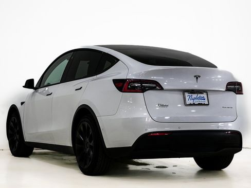 Used 2021 Tesla Model Y Long Range image 9