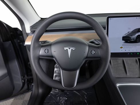 Used 2025 Tesla Model Y Long Range image 30