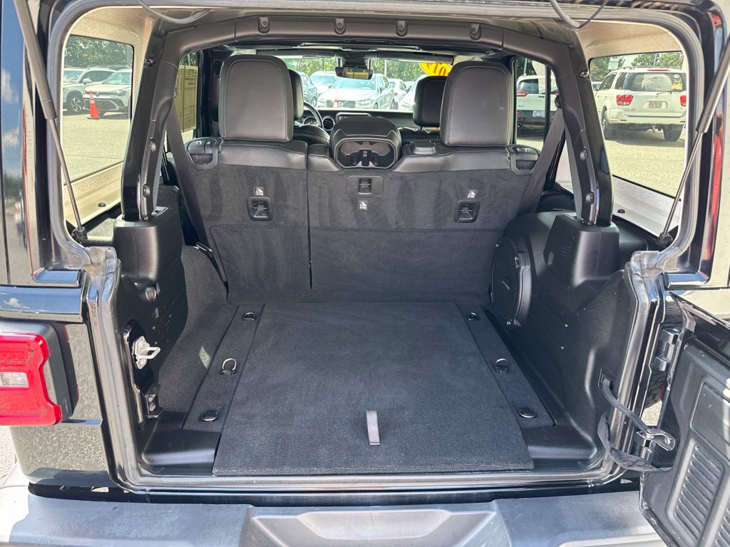 Used 2019 Jeep Wrangler Unlimited Sahara AWD/4WD image 11