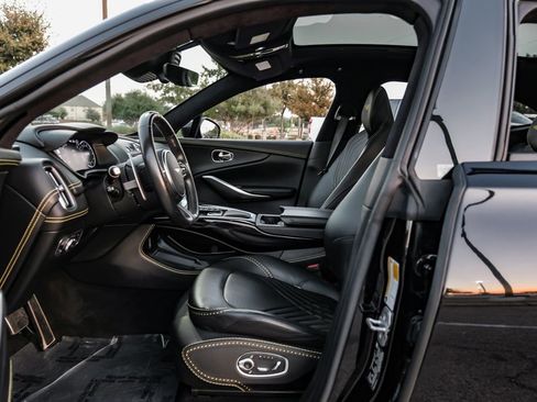 Used 2021 Aston Martin DBX image 31