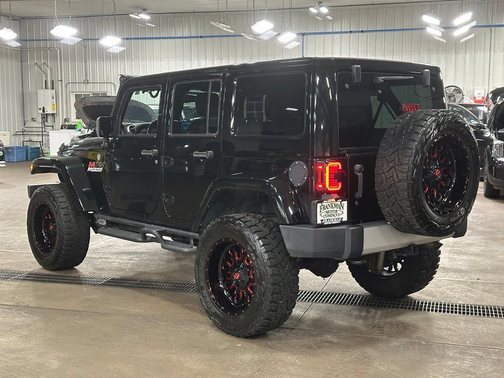 Used 2015 Jeep Wrangler Unlimited Sahara w/ Connectivity Group AWD/4WD image 5