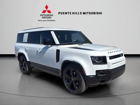 Used 2024 Land Rover Defender 130 X-Dynamic SE AWD/4WD image 3