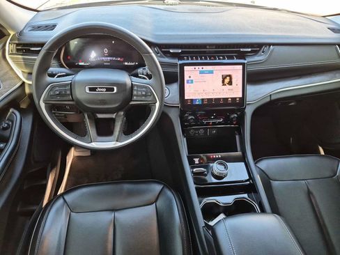 Used 2023 Jeep Grand Cherokee Limited w/ Trailer Tow Prep Group (B) AWD/4WD image 17