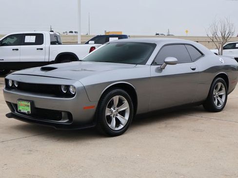 Used 2018 Dodge Challenger SXT RWD image 3