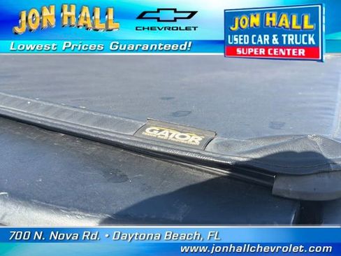 Used 2018 Nissan Titan SV image 11