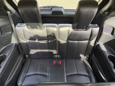 Used 2017 Nissan Pathfinder Platinum w/ Family Entertainment Package image 28