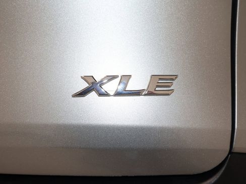 Used 2025 Toyota Sienna XLE image 34