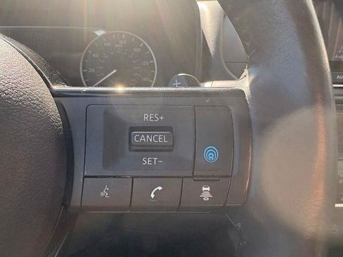Used 2022 Nissan Rogue SV AWD/4WD image 13