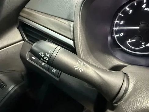 Used 2025 Nissan Altima 2.5 SV image 29