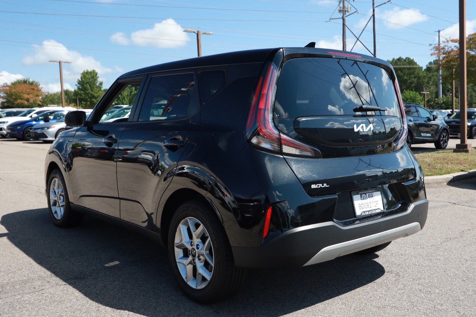 Used 2024 Kia Soul LX w/ Option Group 015 FWD image 3