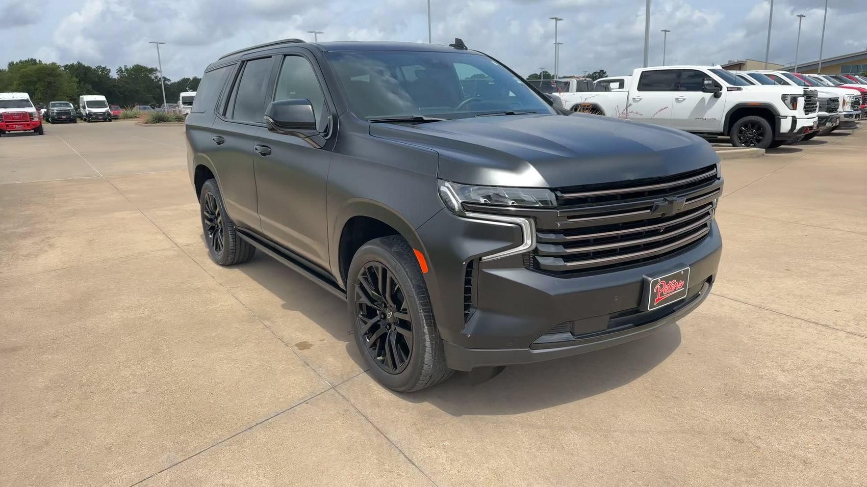 Used 2024 Chevrolet Tahoe High Country RWD image 2