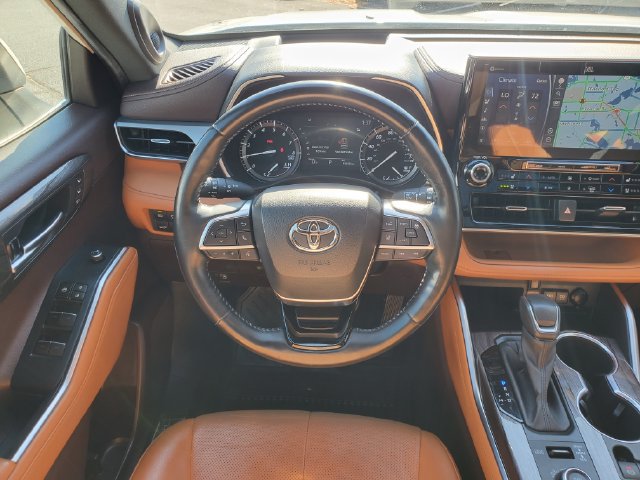 Used 2021 Toyota Highlander Platinum AWD/4WD image 15