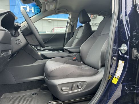 Used 2023 Toyota Venza LE AWD/4WD image 12