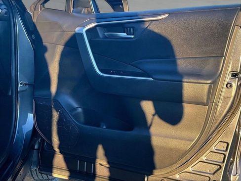 Used 2021 Toyota RAV4 XLE w/ Convenience Package image 28