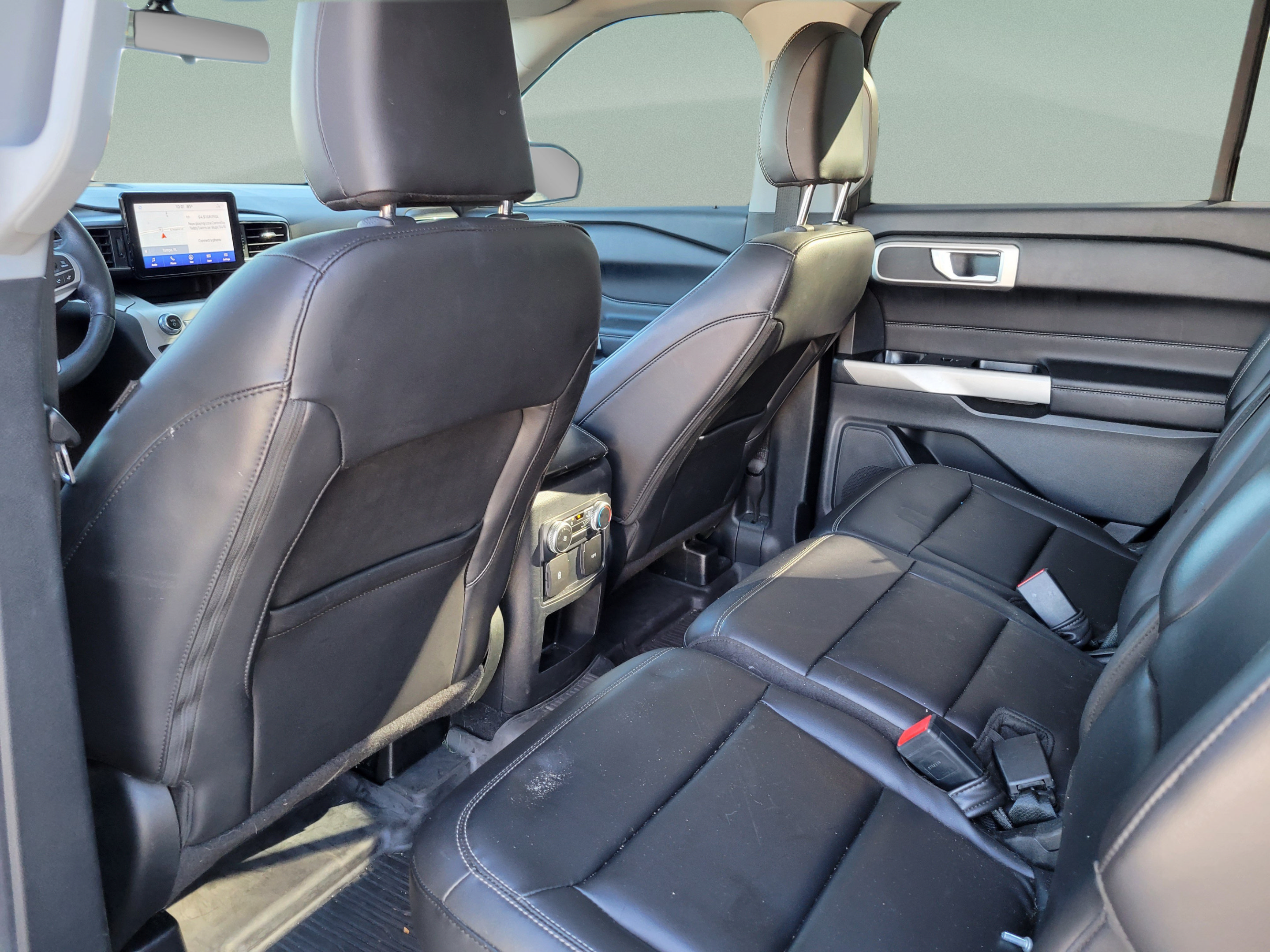 Used 2021 Ford Explorer XLT w/ Equipment Group 202A RWD image 5
