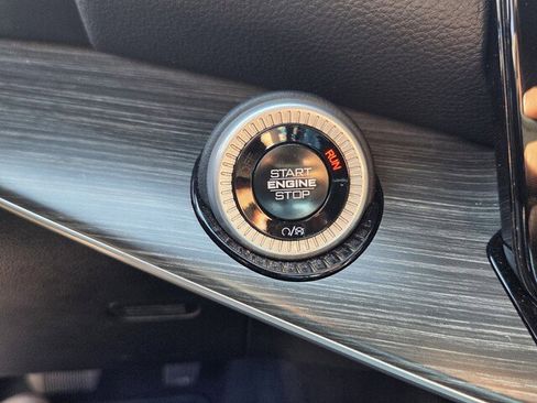Used 2024 Jeep Wagoneer L Series II RWD image 20