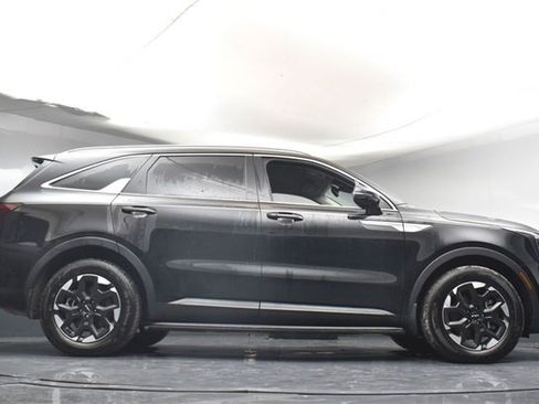 Certified 2025 Kia Sorento S image 40