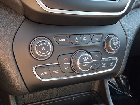 Used 2021 Jeep Cherokee Latitude Lux 80th Anniv w/ Quick Order Package 26U 80TH AWD/4WD image 12