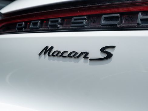 Certified 2021 Porsche Macan S AWD/4WD image 21