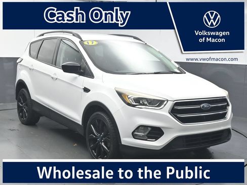 Used 2017 Ford Escape SE w/ Equipment Group 201A FWD image 1