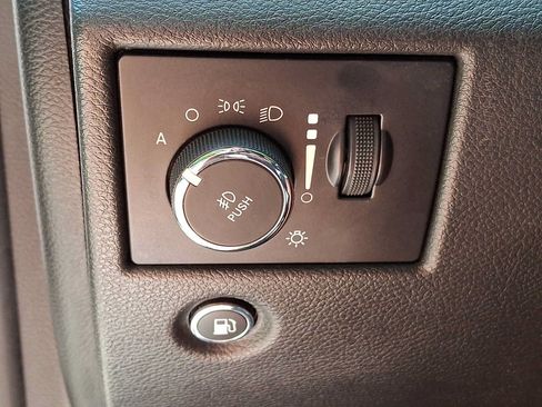 Used 2020 Jeep Grand Cherokee Limited AWD/4WD image 32