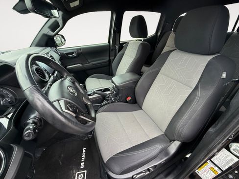 Used 2023 Toyota Tacoma TRD Off-Road image 10