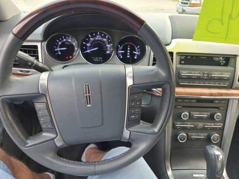 Used 2010 Lincoln MKZ FWD image 9