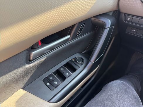 Used 2025 MAZDA CX-50 AWD 2.5 S w/ Premium Package image 18