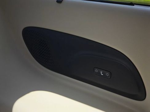 Used 2017 Chrysler Pacifica Limited w/ UConnect Theater Package FWD image 49