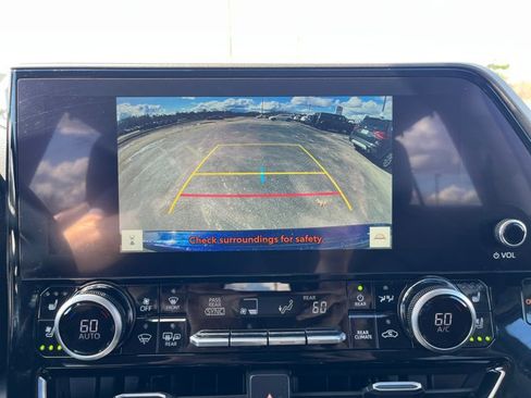 Used 2023 Toyota Highlander Limited AWD/4WD image 24