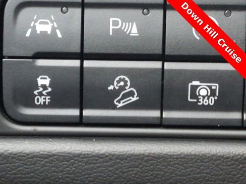 Used 2024 Chevrolet Suburban High Country image 29